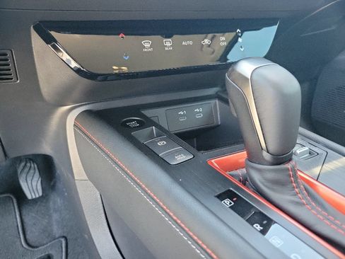 Used 2025 Nissan Kicks SR FWD image 29