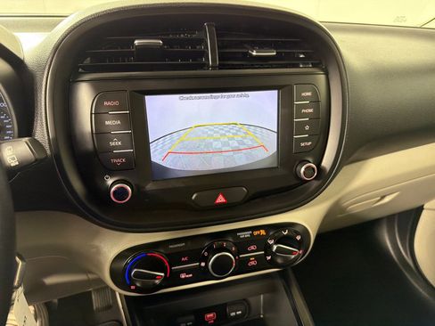 Used 2020 Kia Soul LX image 15