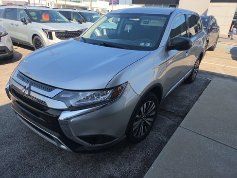 Used 2020 Mitsubishi Outlander ES AWD/4WD image 1