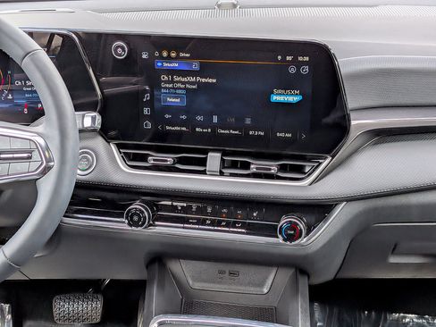 Used 2025 Chevrolet Equinox LT FWD image 17