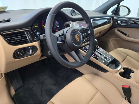 New 2025 Porsche Macan image 4