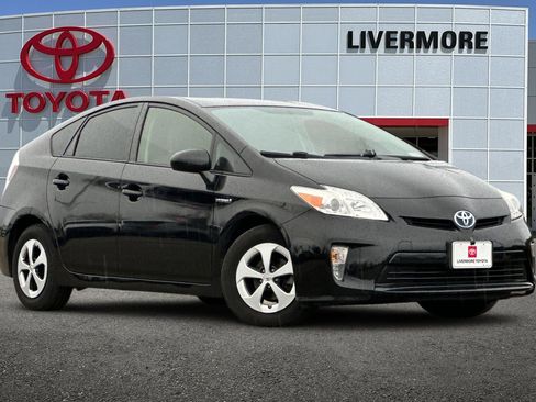 Used 2015 Toyota Prius Three image 2