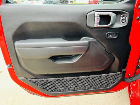 Used 2022 Jeep Wrangler Unlimited Sport AWD/4WD image 7