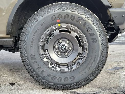 New 2025 Ford Bronco Badlands image 9