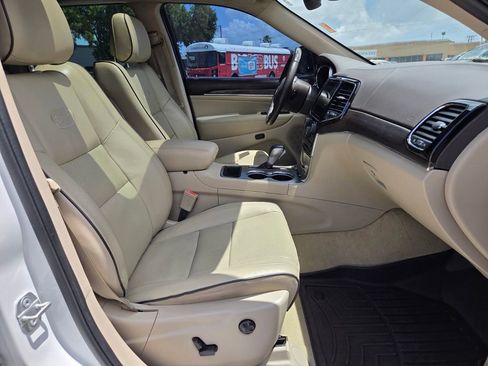 Used 2021 Jeep Grand Cherokee Overland RWD image 19