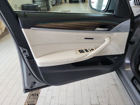 Used 2022 BMW 530i xDrive w/ Convenience Package image 15