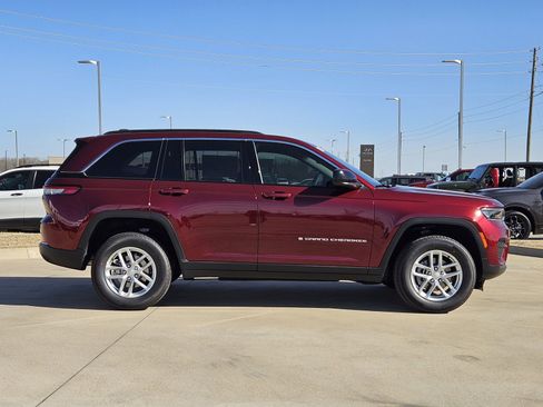 New 2026 Jeep Grand Cherokee Laredo image 7