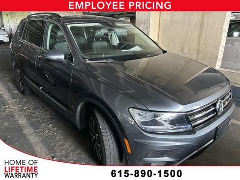 Used 2018 Volkswagen Tiguan SE w/ Panoramic Sunroof Package FWD image 1