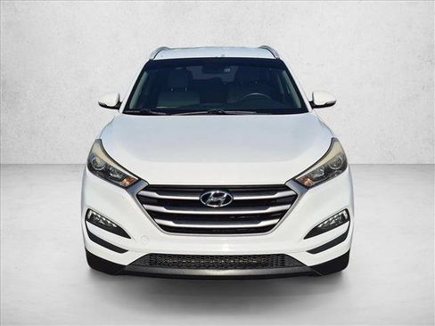 Used 2017 Hyundai Tucson SE Plus w/ Cargo Package FWD image 2