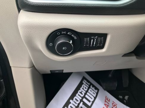 Used 2020 Chrysler Pacifica Limited image 7