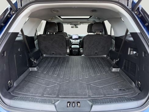 Used 2021 Ford Explorer XLT w/ Equipment Group 202A AWD/4WD image 16
