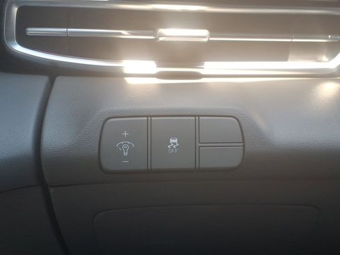 Certified 2025 Hyundai Elantra SEL FWD image 23