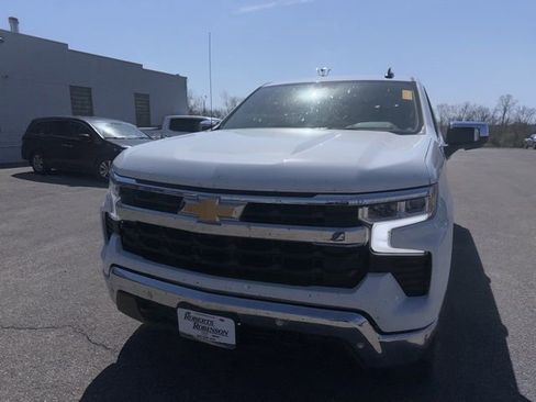 Used 2025 Chevrolet Silverado 1500 LT image 4