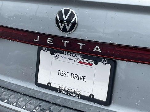 New 2025 Volkswagen Jetta SE FWD image 13