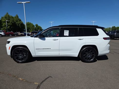 New 2026 Jeep Grand Cherokee L Summit AWD/4WD image 11