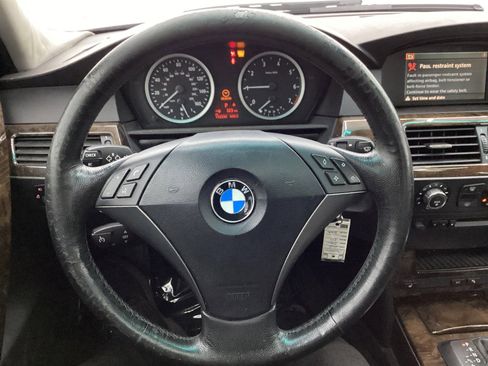 Used 2006 BMW 550i Sedan image 16