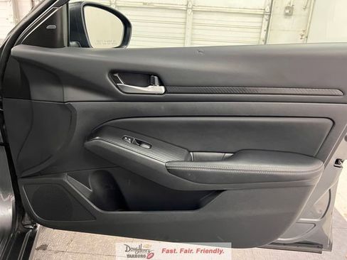 Used 2025 Nissan Altima 2.5 SV FWD image 39