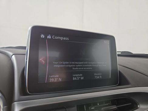 Used 2020 FIAT 124 Spider Classica w/ Technology Group image 20