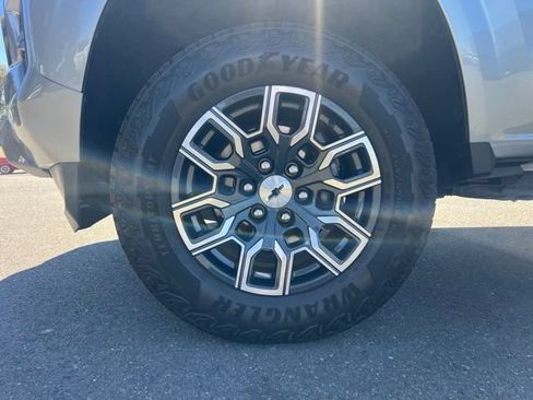 Used 2023 Chevrolet Colorado Z71 w/ Z71 Convenience Package 2 AWD/4WD image 13