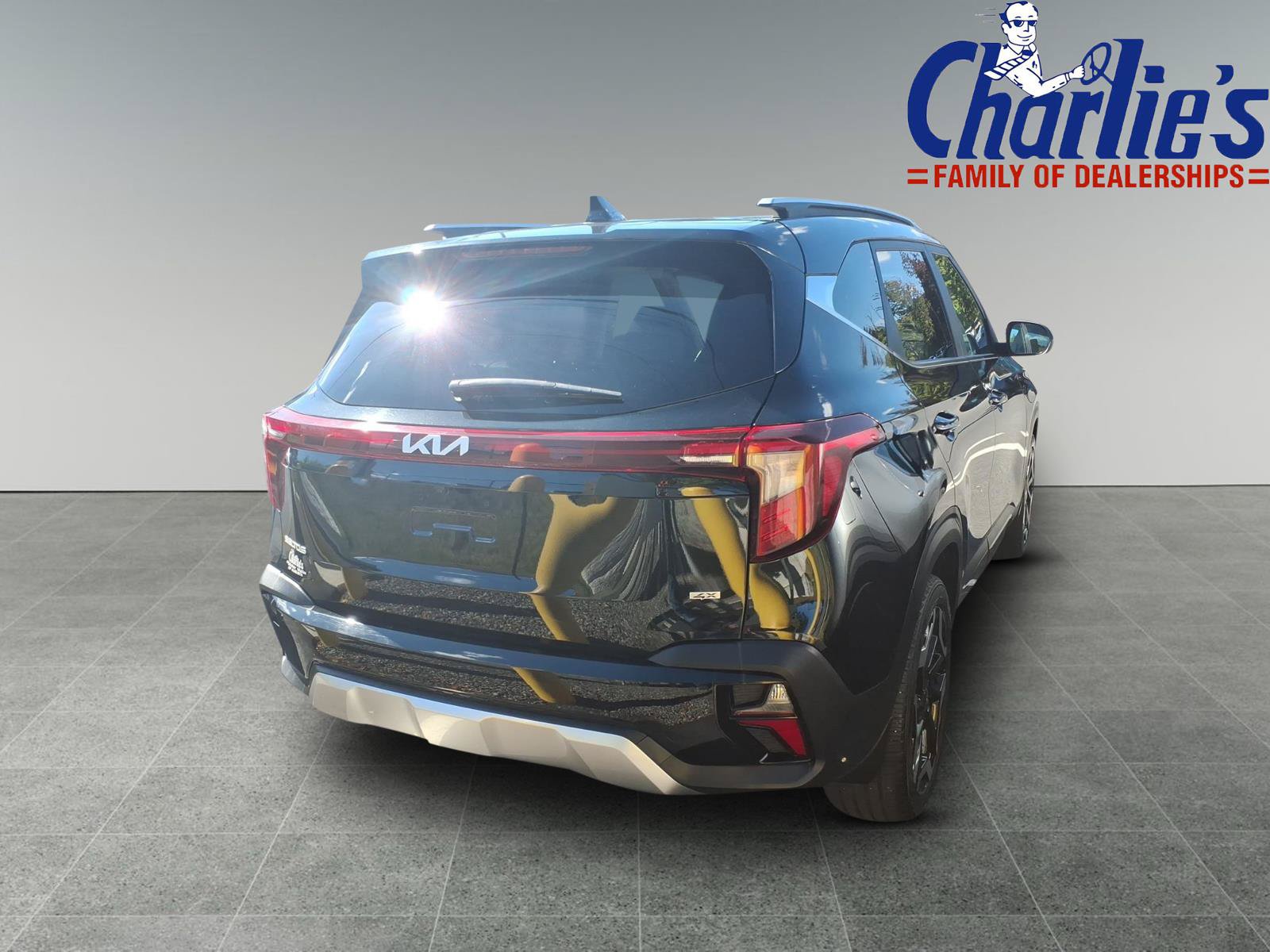 Certified 2025 Kia Seltos SX w/ SX Sunroof Package AWD/4WD image 4