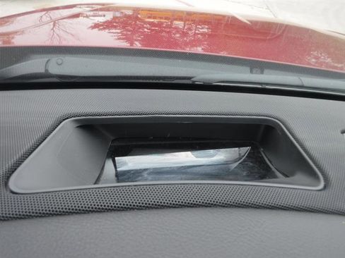 Used 2015 Cadillac Escalade Premium image 35