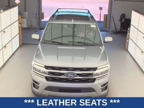 Used 2024 Ford Expedition Limited image 3