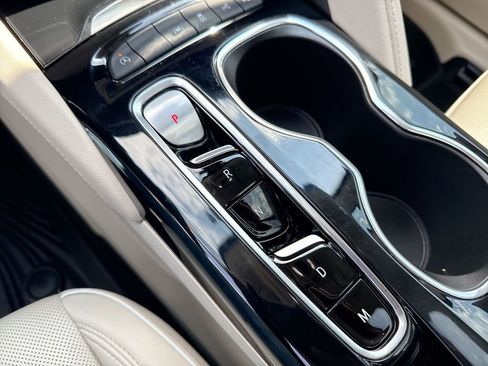 Certified 2022 Buick Envision Avenir w/ Technology Package II FWD image 19