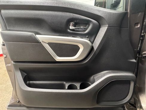 Used 2017 Nissan Titan SV image 30