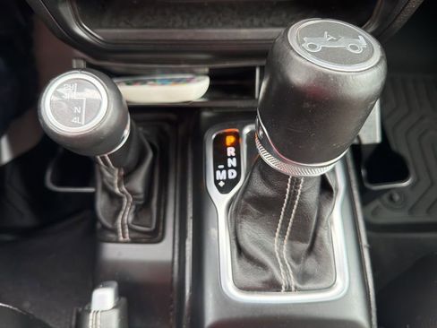 Used 2018 Jeep Wrangler Unlimited Sahara AWD/4WD image 22