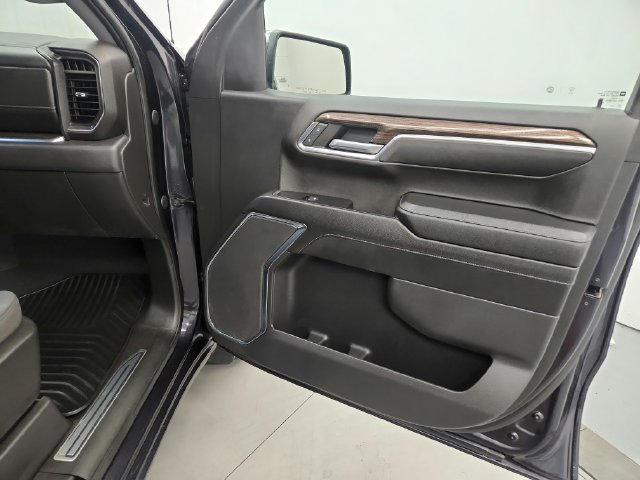 Used 2023 Chevrolet Silverado 1500 LT AWD/4WD image 23
