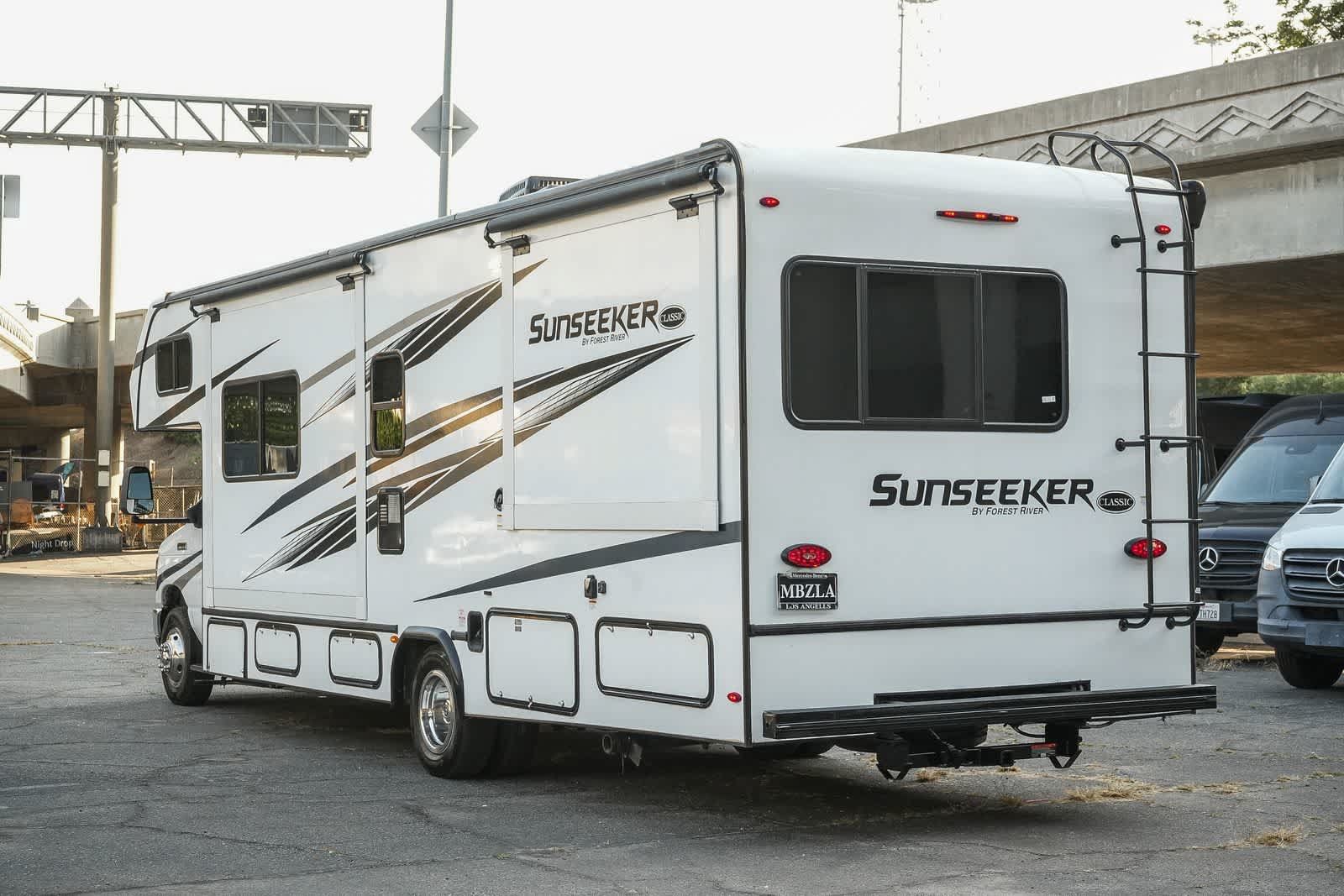 Used 2023 Ford E-450 and Econoline 450 Super Duty w/ Motorhome Prep Package RWD image 8