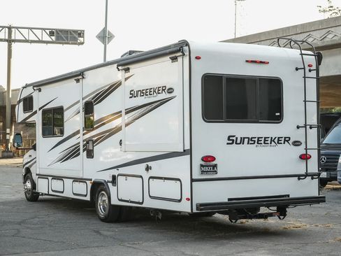 Used 2023 Ford E-450 and Econoline 450 Super Duty w/ Motorhome Prep Package RWD image 8