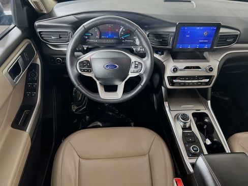 Used 2024 Ford Explorer XLT w/ Equipment Group 202A image 19