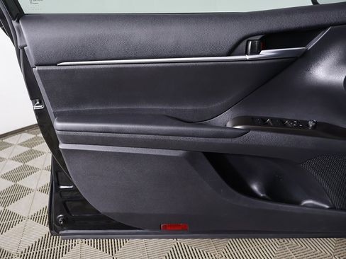 Used 2024 Toyota Camry SE image 18