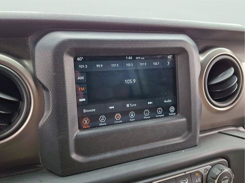 Used 2018 Jeep Wrangler Unlimited Sport S AWD/4WD image 15