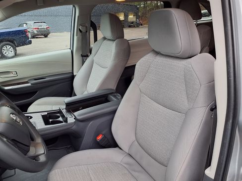 Used 2024 Toyota Sienna LE image 13