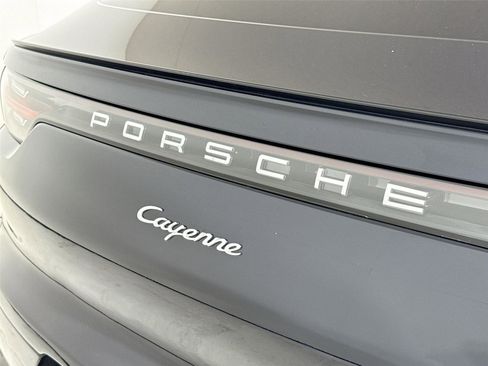 Used 2022 Porsche Cayenne Coupe w/ Premium Package image 38