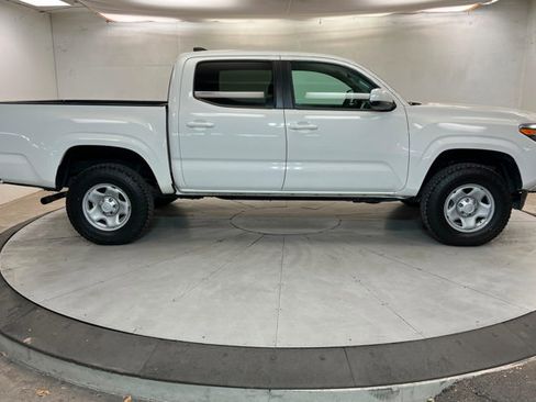 Used 2022 Toyota Tacoma SR w/ SR Convenience Package RWD image 6