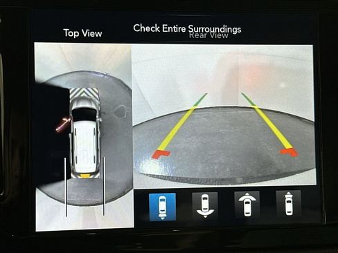 Used 2020 Chrysler Pacifica Touring-L w/ Tire & Wheel Group image 17