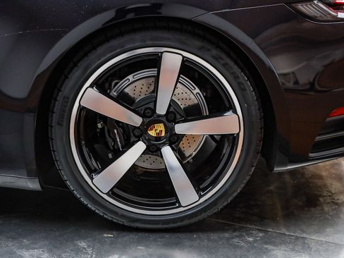 Used 2023 Porsche 911 Carrera image 9