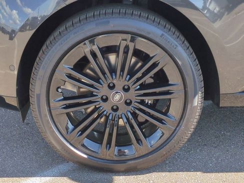 New 2025 Land Rover Range Rover Long Wheelbase SE image 13