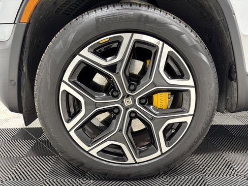 Used 2023 Rivian R1T Adventure image 9