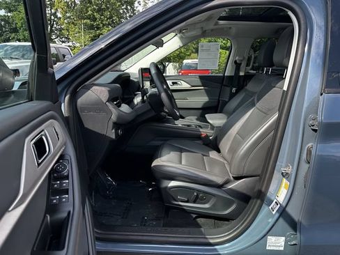 Certified 2025 Ford Explorer Active w/ Active Comfort Package AWD/4WD image 19