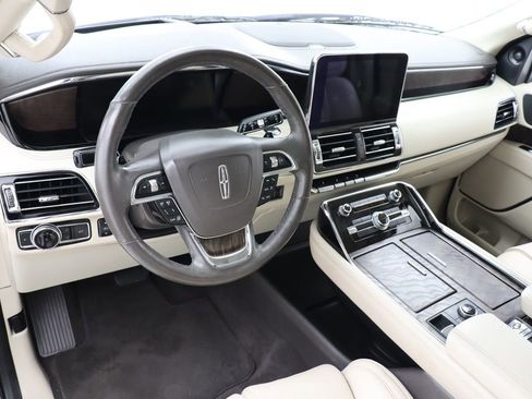 Used 2019 Lincoln Navigator Reserve AWD/4WD image 17