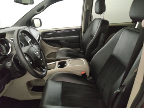 Used 2017 Dodge Grand Caravan SXT FWD image 17