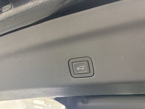 Used 2025 GMC Yukon Denali image 17