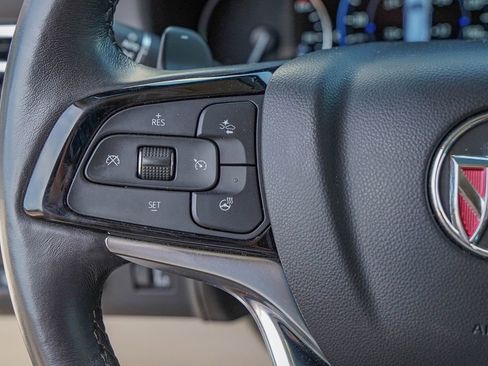 Used 2023 Buick Enclave Avenir image 17