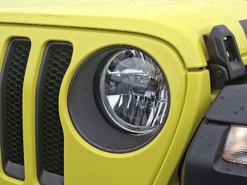 Used 2023 Jeep Wrangler Rubicon w/ Cold Weather Group image 8