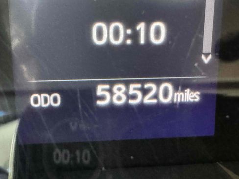 Used 2018 Toyota Camry LE image 22