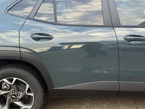 New 2026 Chevrolet Trax LT w/ Sunroof Package image 9